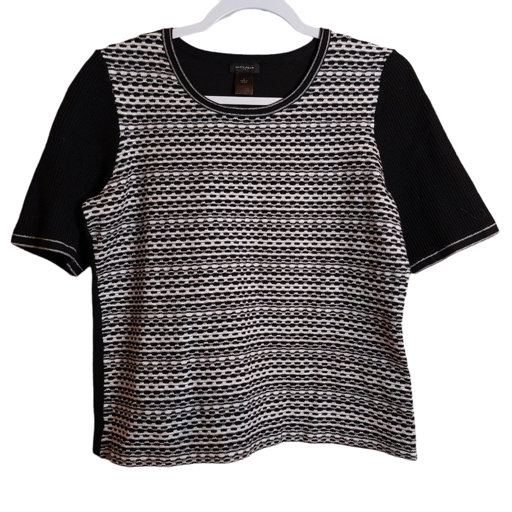ANN TAYLOR LADIES SHORT SLEEVE SWEATER- sIze L